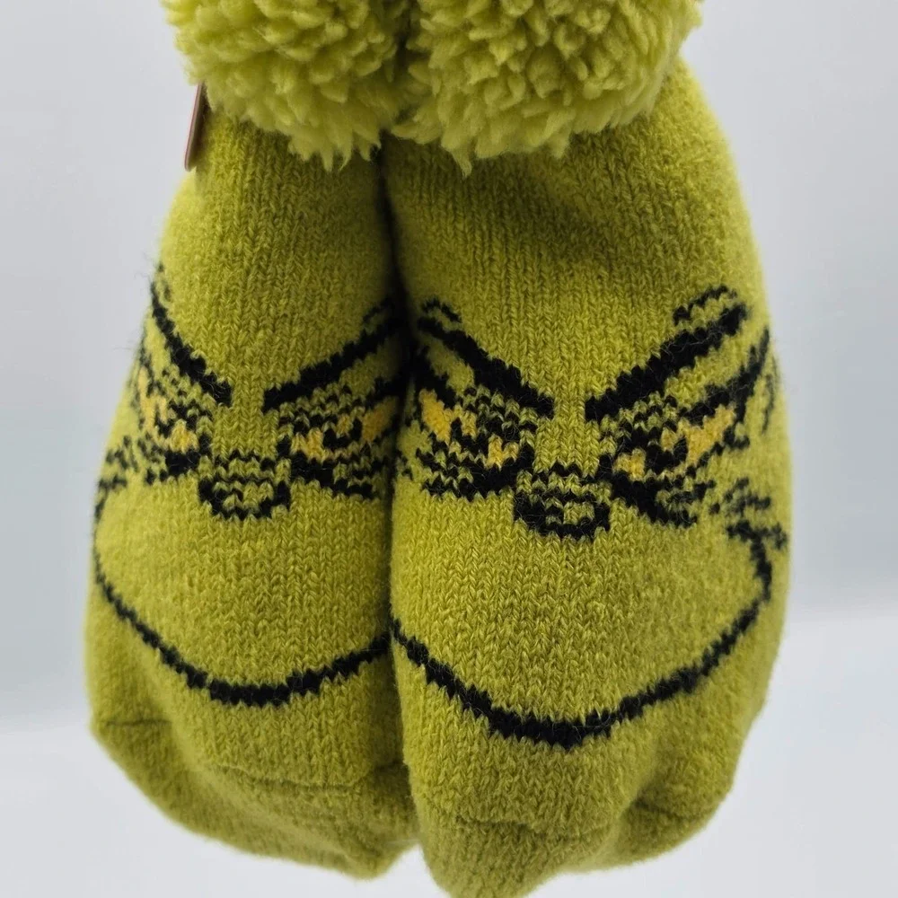 Dr. Seuss The Grinch Fuzzy Home Socks 2T-3T NEW NWT Rubber Grips on Bottom